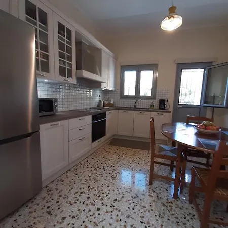 New Garden's House Apartment Leonidio